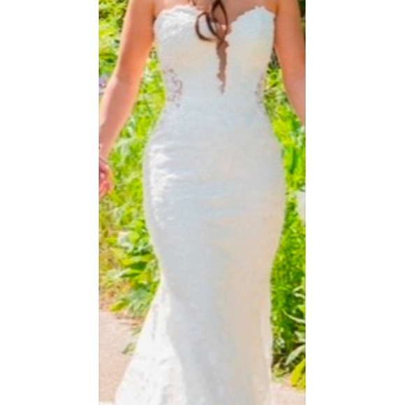 Martina Liana wedding dress and cathedral veil - Picture 4 of 5